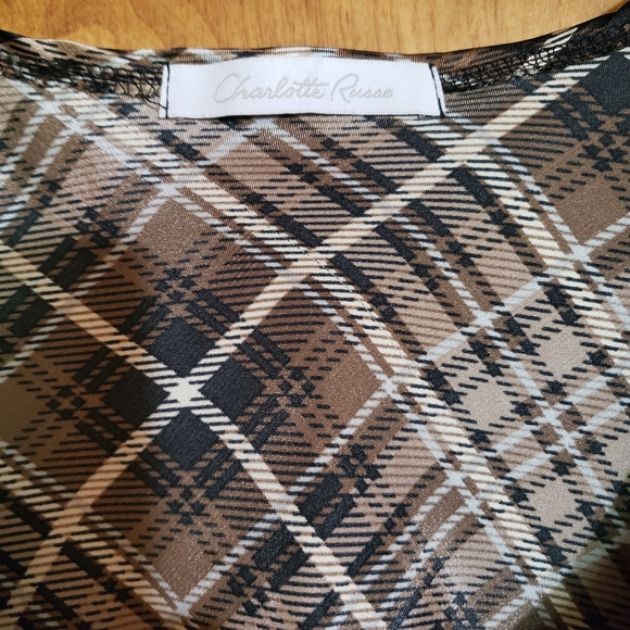 Plaid Short Sleeve Dress with Black Accents - Picture 5 of 6